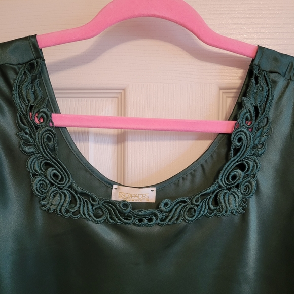 Escapades women's satin like green with embroidered trim camisole size small - Picture 6 of 14